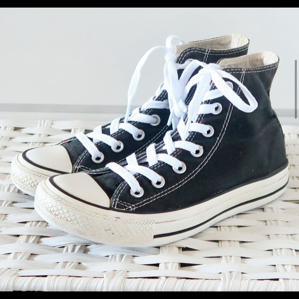 Classic Converse Hightops size 7 women, 5 men’s
